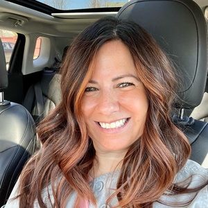 Meet your Posher, Lora